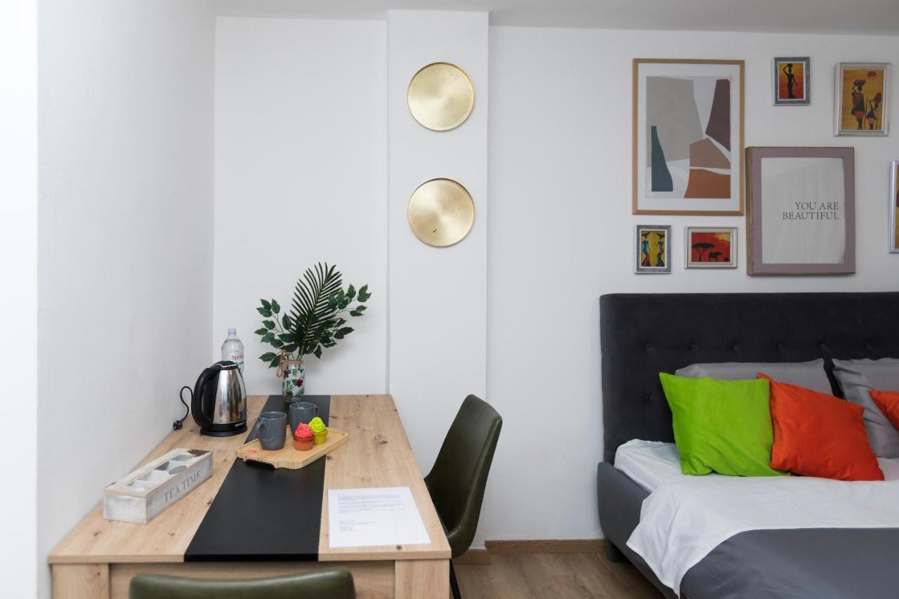 11 Steps' Lovely Studio In The Center Tirana Exteriér fotografie
