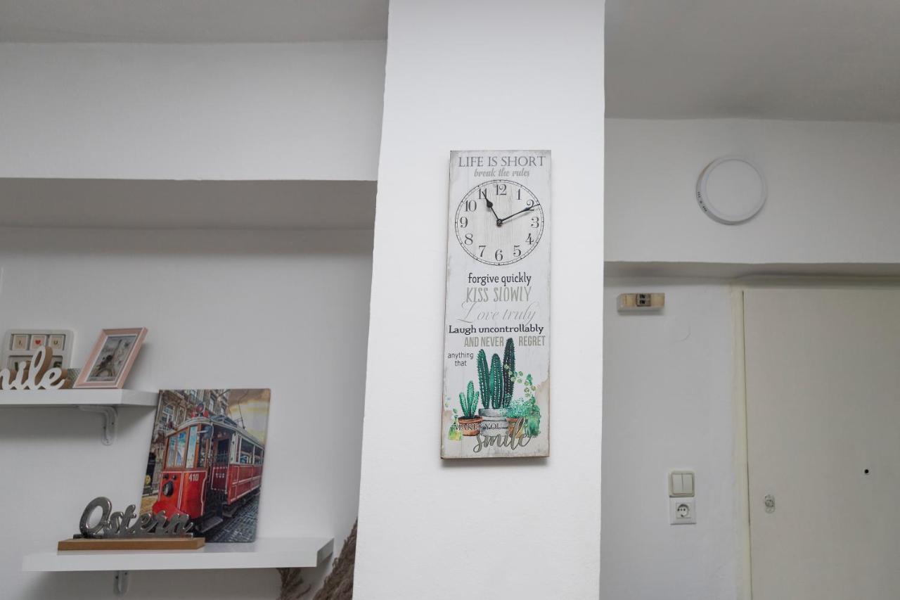 11 Steps' Lovely Studio In The Center Tirana Exteriér fotografie